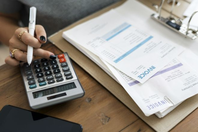 woman-doing-accounting.jpg